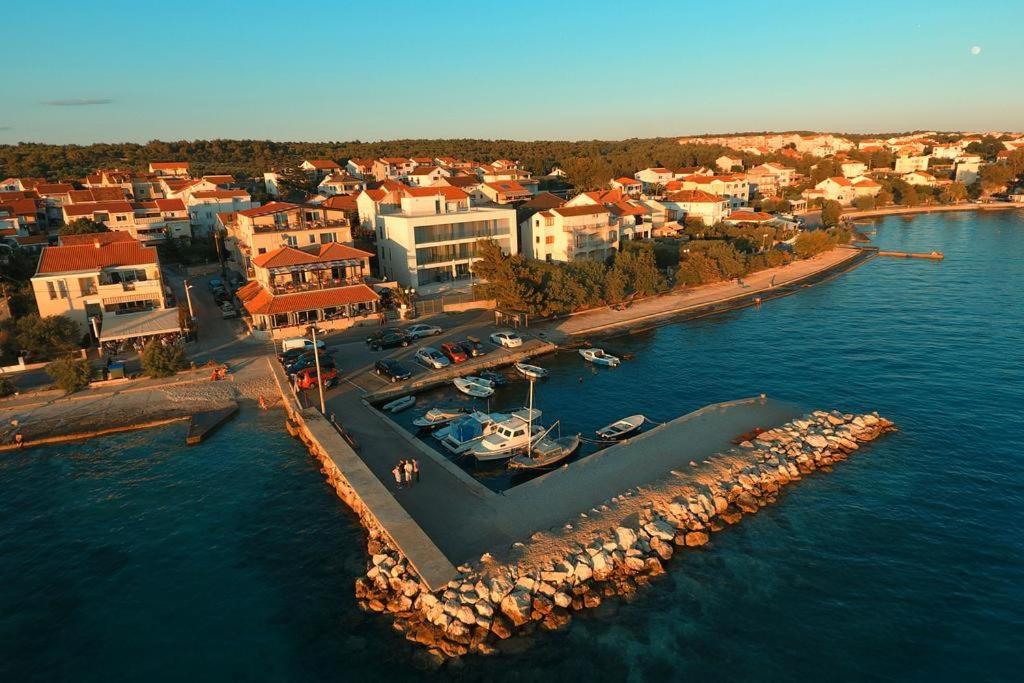 Peaceful Apartment 30 Meters From Sea Zadar Bagian luar foto