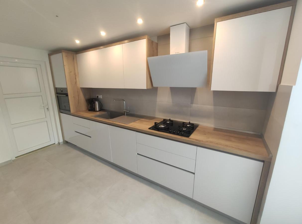 Peaceful Apartment 30 Meters From Sea Zadar Bagian luar foto